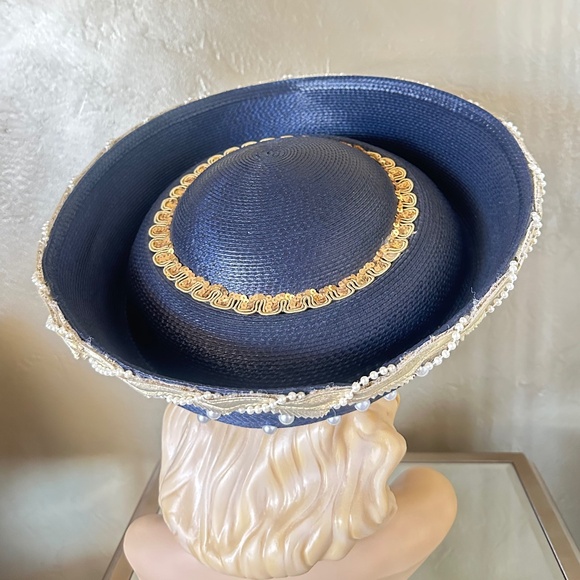 REGAL 1970s\' NAVY STRAW WIDE BRIM HAT WITH INTRICATE GOLD EDGING  & PEARLS main image 8
